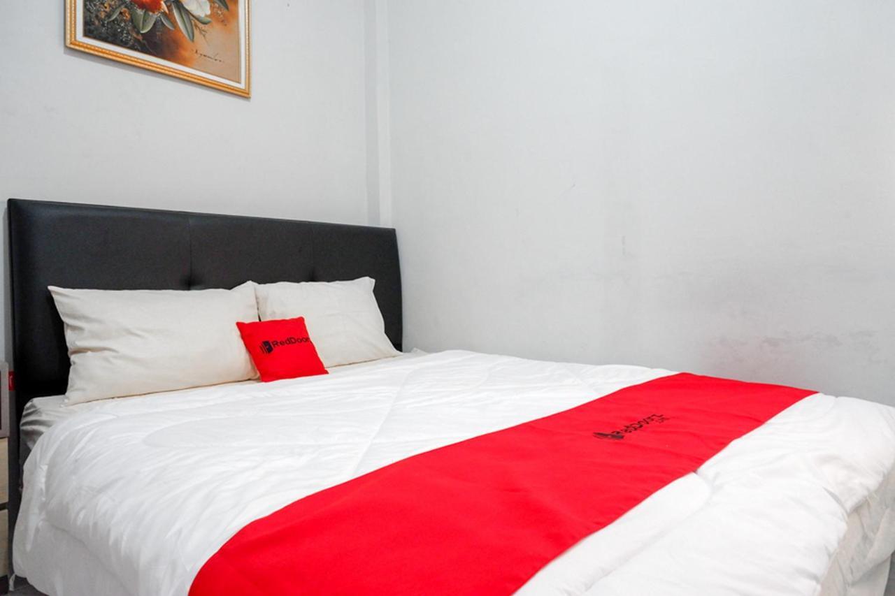 Hotel Reddoorz Near Jalan Adi Sucipto Solo Exterior foto