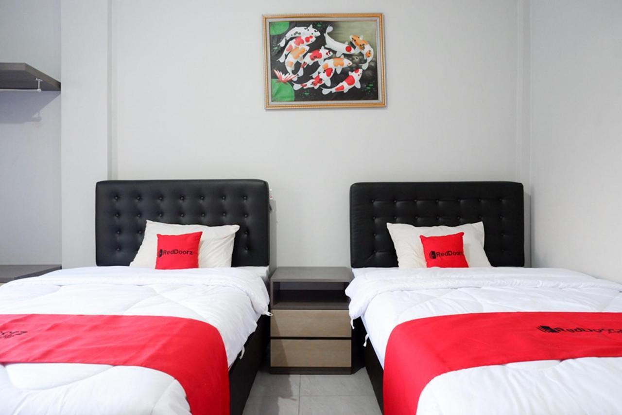 Hotel Reddoorz Near Jalan Adi Sucipto Solo Exterior foto