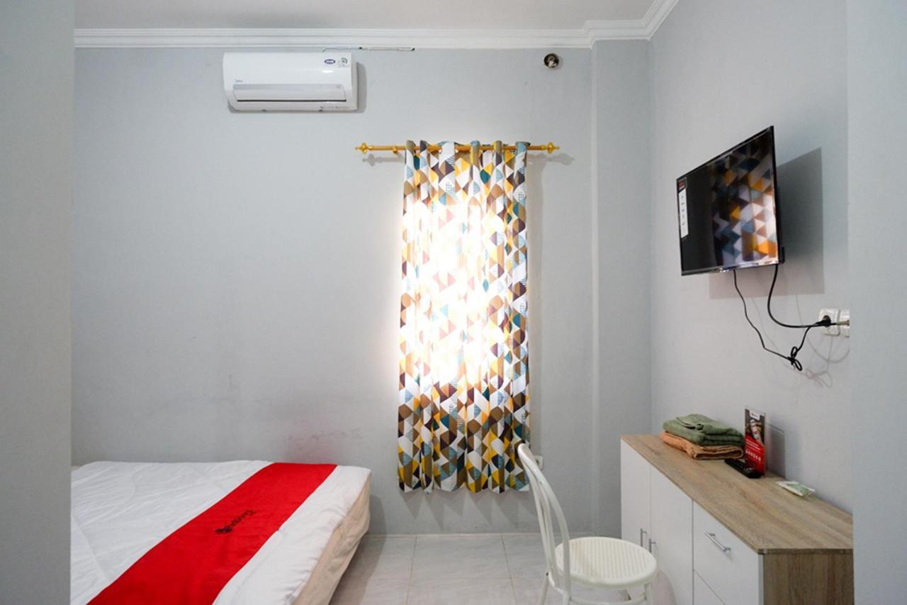 Hotel Reddoorz Near Jalan Adi Sucipto Solo Exterior foto