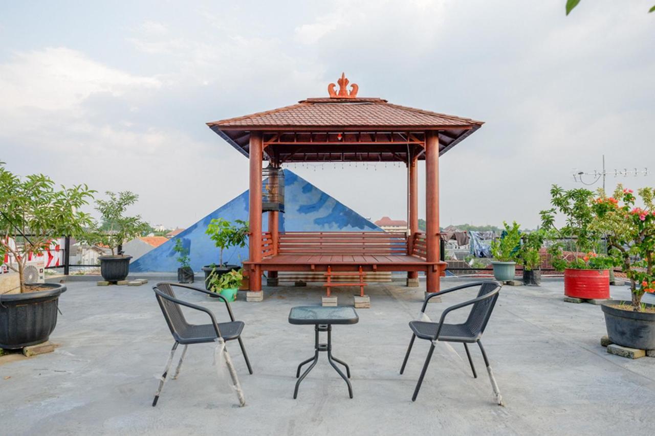 Hotel Reddoorz Near Jalan Adi Sucipto Solo Exterior foto